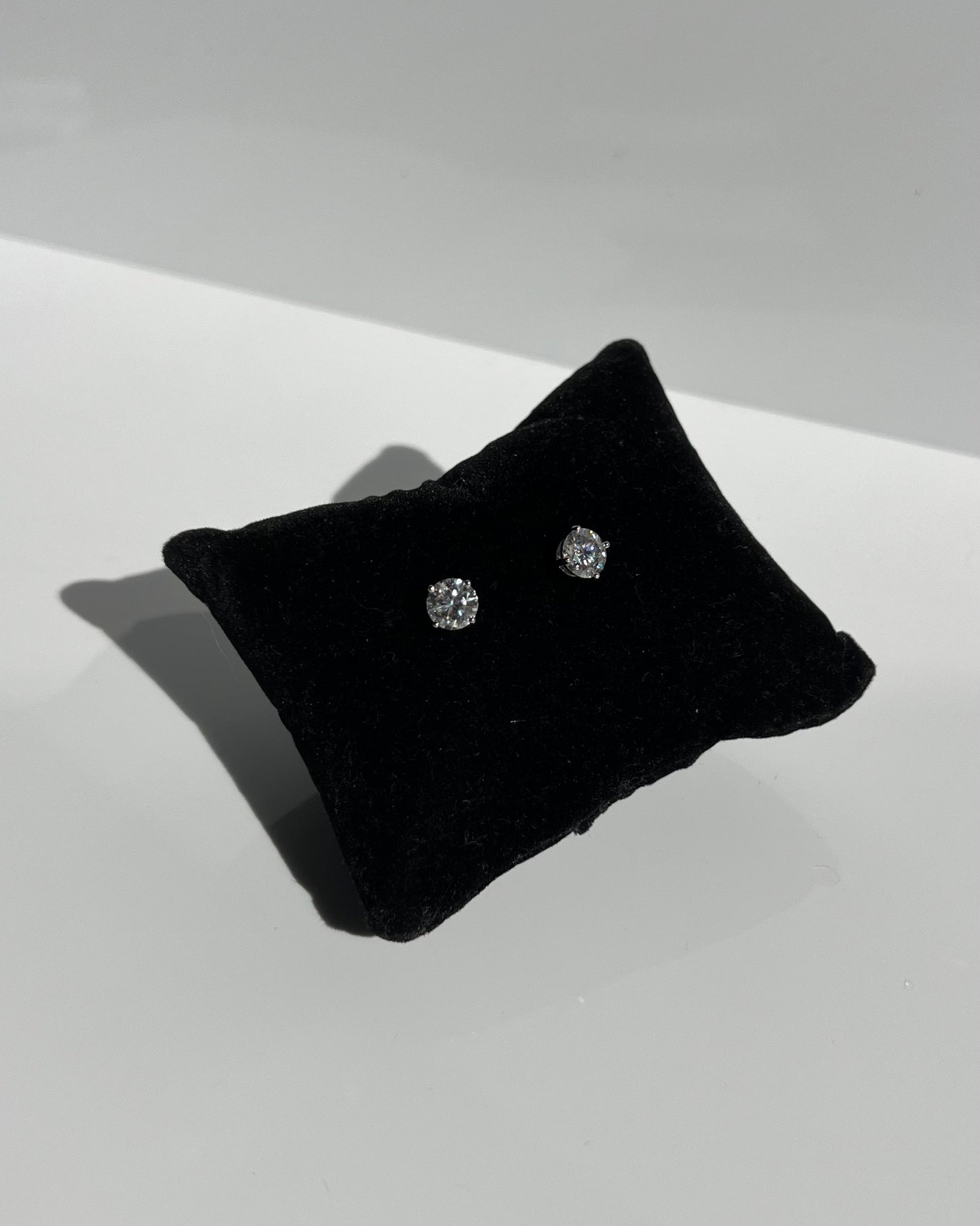 3ct 925 silver & Moissanite screw back studs